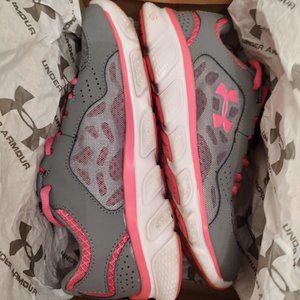 Under armour Micro G Assert IV EUC